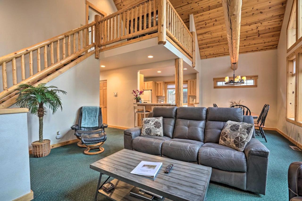 Chalet At Running Y Resort With Wraparound Deck! クラマス・フォールズ エクステリア 写真