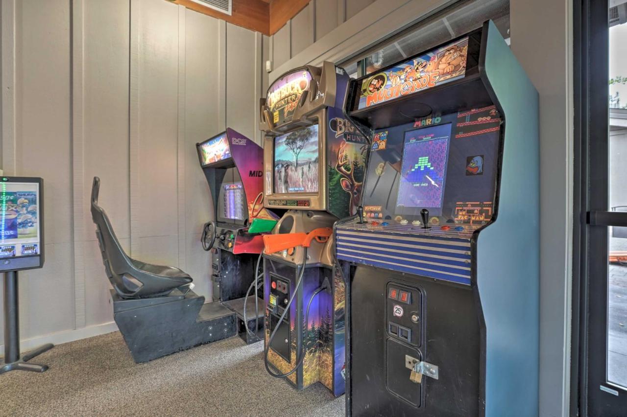 Chalet At Running Y Resort With Wraparound Deck! クラマス・フォールズ エクステリア 写真