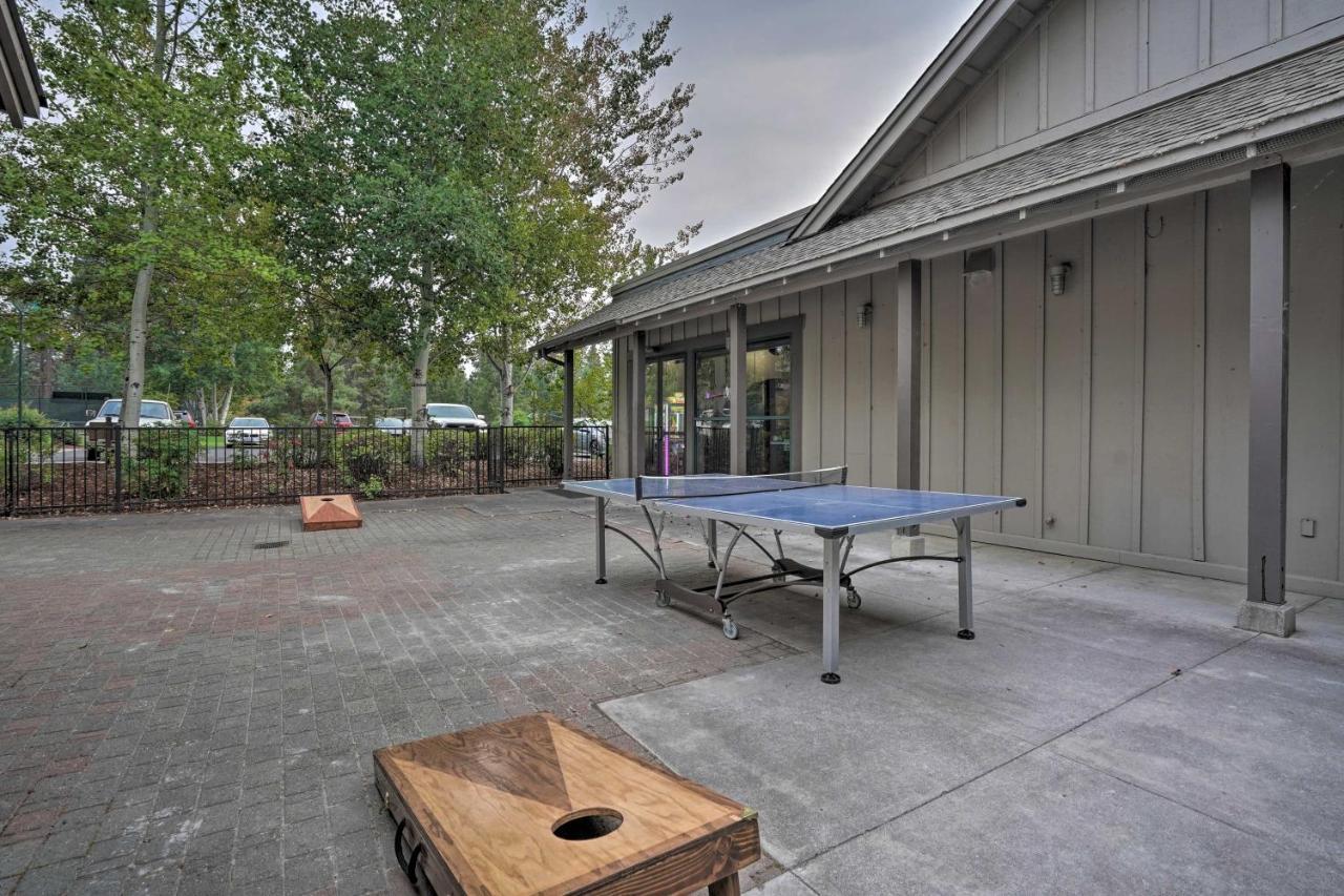 Chalet At Running Y Resort With Wraparound Deck! クラマス・フォールズ エクステリア 写真