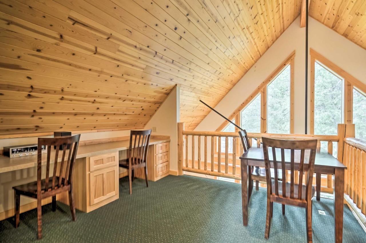 Chalet At Running Y Resort With Wraparound Deck! クラマス・フォールズ エクステリア 写真