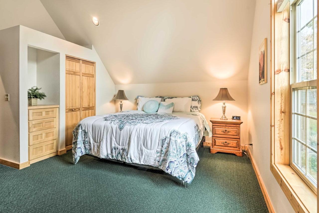 Chalet At Running Y Resort With Wraparound Deck! クラマス・フォールズ エクステリア 写真