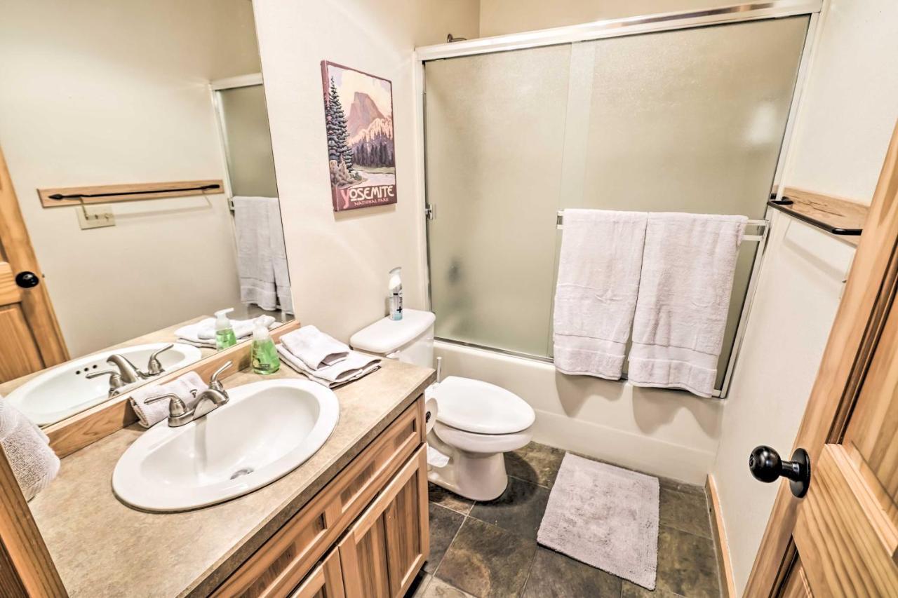 Chalet At Running Y Resort With Wraparound Deck! クラマス・フォールズ エクステリア 写真