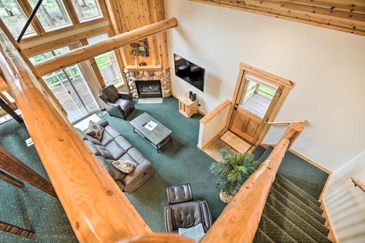 Chalet At Running Y Resort With Wraparound Deck! クラマス・フォールズ エクステリア 写真